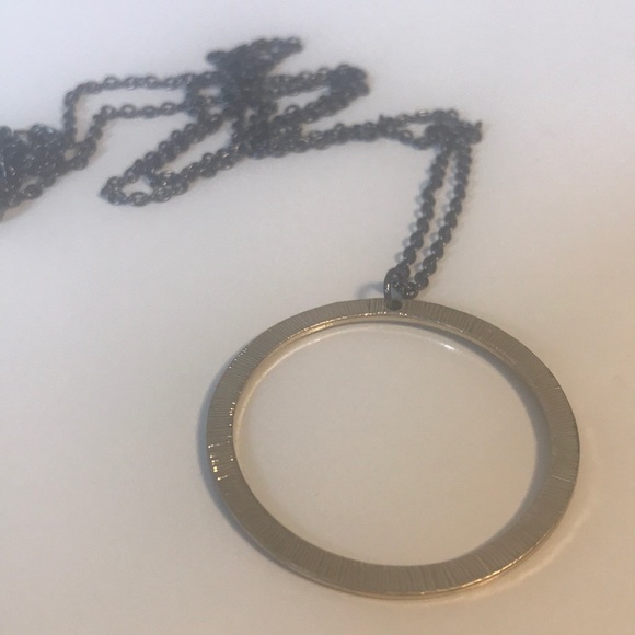 Kevia Style gold circle pendant - Picture 2 of 4